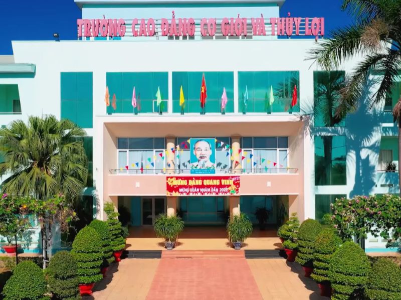 Trường Cao đẳng Cơ giới và Thủy lơị