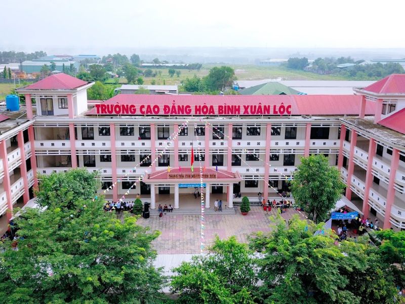 Trường Cao đẳng Hòa Bình Xuân lộc