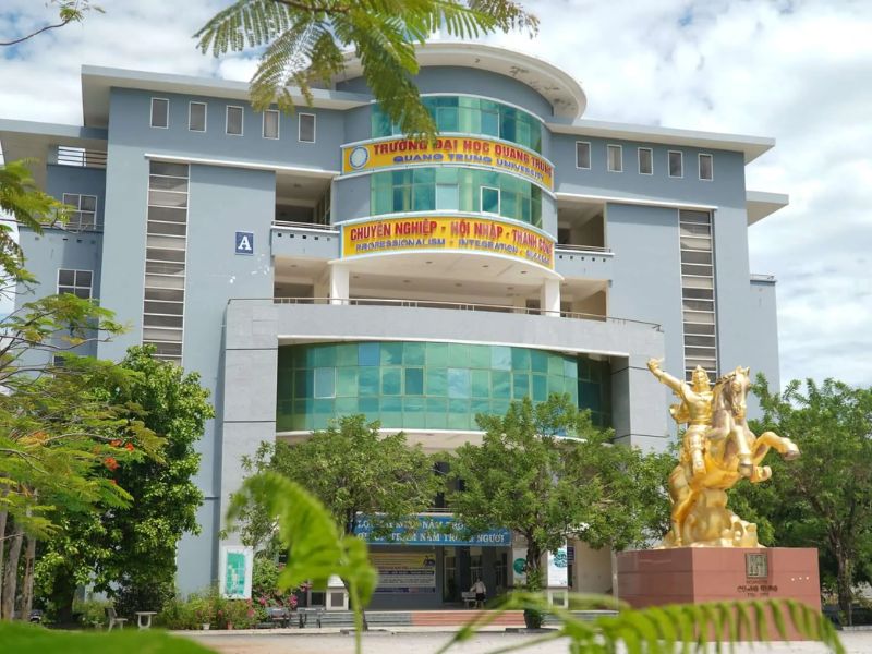 Trường Đại học Quang Trung
