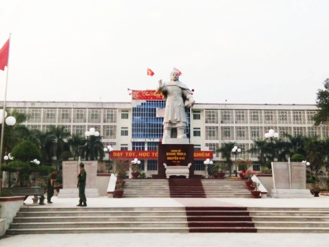 Trường Đại học Nguyễn Huệ